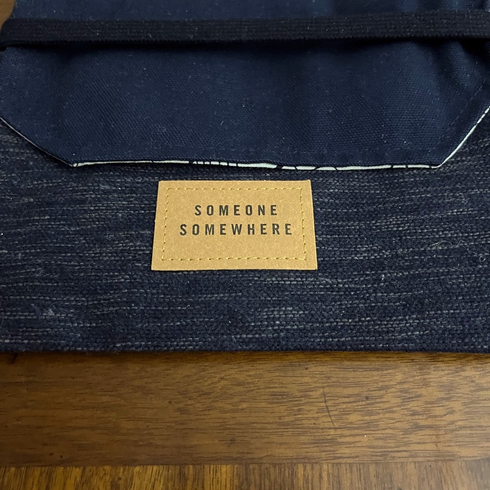 DELTA ONE SOMEONE SOMEWHERE TRAVEL POUCH